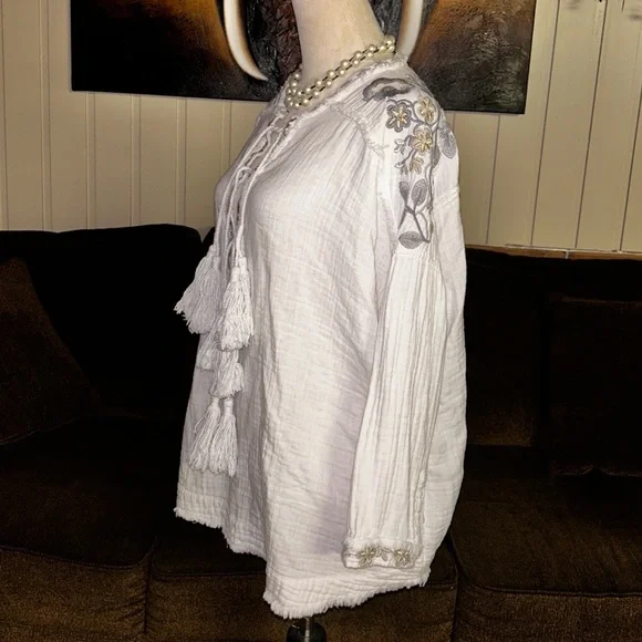 Johnny Was ~ Small ~ White W/Silver & Gray Floral Embroidery Triple Tassel Top - Picture 9 of 16